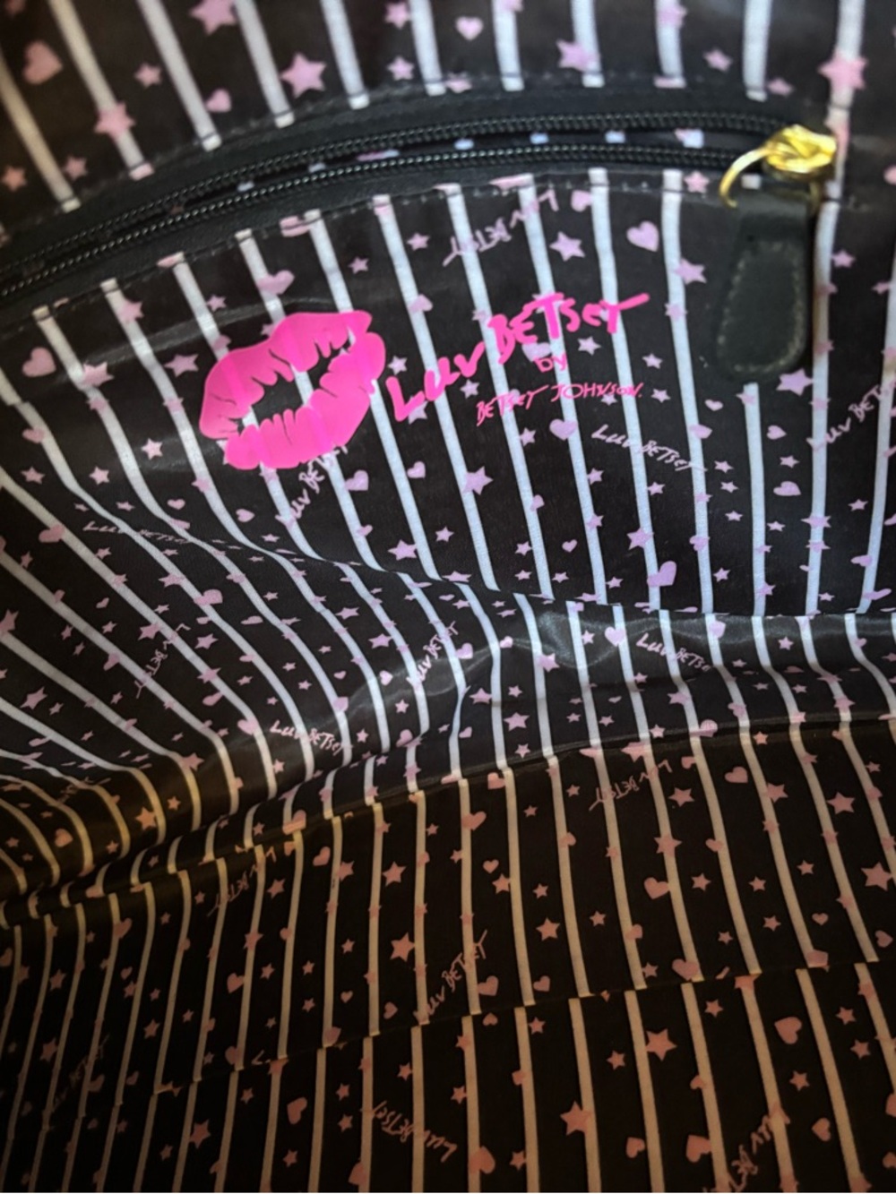 Betsey Johnson Quilted White, Pink, and Black Travel/Overnight Bag With Clutch. - Picture 4 of 16